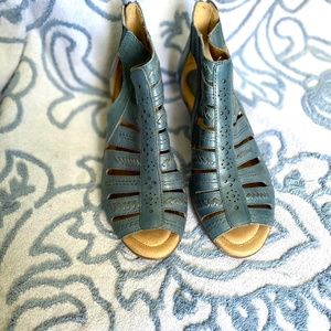 *New*Earth Brand Vela Soft Leather Woman's Parisian Blue Peep Toe Bootie/Sandal